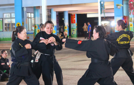 Khai giảng lớp võ tự vệ miễn phí cho phụ nữ ở phường Long Bình