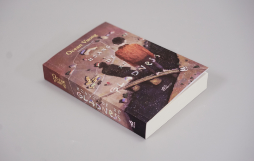 Ocean Vuong trở lại với "Hoàng đế xứ Gladness"