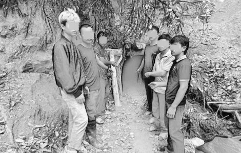 Đà Nẵng: Bắt quả tang 7 người khai thác vàng trái phép trong núi