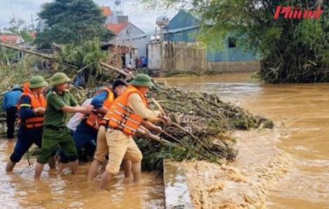 Bão số 10 di chuyển bất thường, Thủ tướng chỉ đạo khẩn