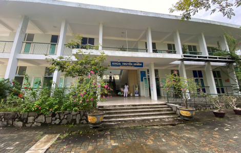 TP Huế: Một thai phụ cùng 13 người khác tại xã Phú Vang đi cấp cứu sau khi ăn bánh mì