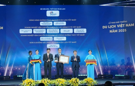 Vietnam Airlines được vinh danh tại giải thưởng “Hãng Hàng không phục vụ khách du lịch tốt nhất” năm 2025