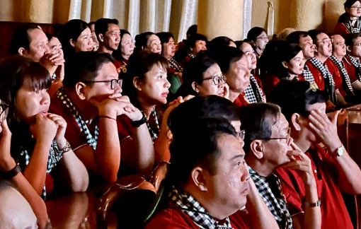 Đoàn đại biểu trí thức TPHCM vào Lăng viếng Chủ tịch Hồ Chí Minh