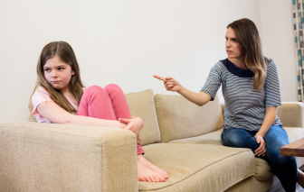 Giúp trẻ kiềm chế cảm xúc tiêu cực: Tôi phải sửa mình trước khi sửa con