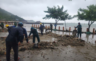 Mưa xối xả, gió rít từng hồi, Đà Nẵng gồng mình hứng chịu bão Bualoi