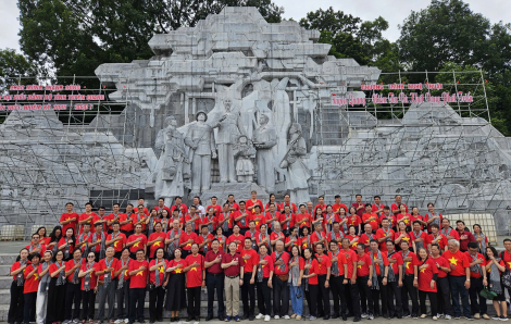 Hành trình theo chân Bác của đoàn đại biểu trí thức TPHCM