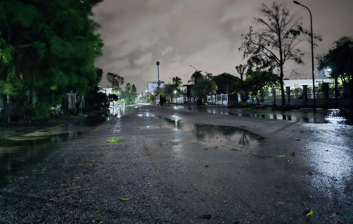 Từ 23g tối nay dự kiến bão vào đất liền, Nghệ An khuyến cáo người dân không ra đường