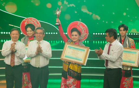 Chuông vàng vọng cổ 2025 gọi tên Thùy Dương