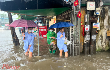 Bệnh nhân lội nước đi khám bệnh