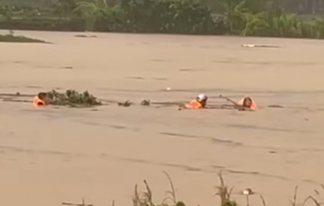 Bộ Công an gửi thư khen Công an xã Yên Lập về sự dũng cảm trong bão lũ