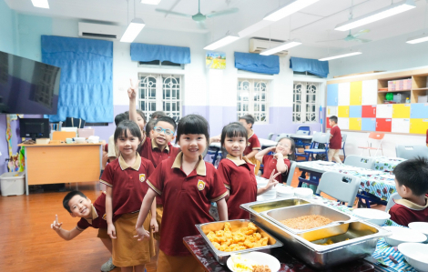 Hà Nội: Nhiều trường cho học sinh ở lại qua đêm vì mưa bão