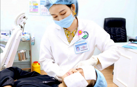 Hủy hoại nhan sắc vì mỹ phẩm giả được quảng cáo đẹp như mơ