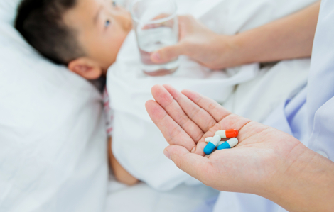 Cho trẻ uống thuốc sai cách, hậu quả nghiêm trọng ra sao?