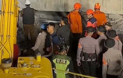 Sập trường học ở Indonesia: Nhiều học sinh thiệt mạng, hơn 65 em đang bị chôn vùi