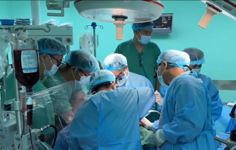 Ghép tim xuyên Việt hồi sinh sự sống