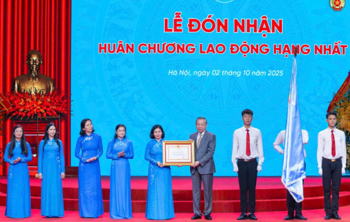 Tổng bí thư Tô Lâm trao Huân chương Lao động Hạng Nhất cho Hội LHPN Việt Nam