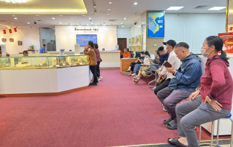 Bạc miếng lên 'cơn sốt' như vàng SJC