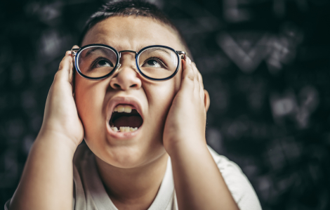 Giúp trẻ kiềm chế cảm xúc tiêu cực: Không can thiệp kịp thời, trẻ có thể trầm cảm