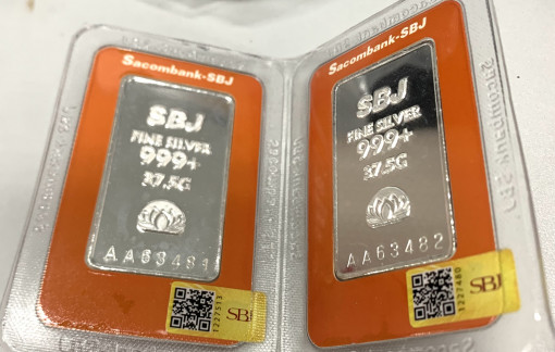 Bạc lên 'cơn sốt', bốc số xếp hàng gần 2 tiếng chỉ mua được 10 lượng Bạc lên 'cơn sốt', bốc số xếp hàng gần 2 tiếng chỉ mua được 10 lượng