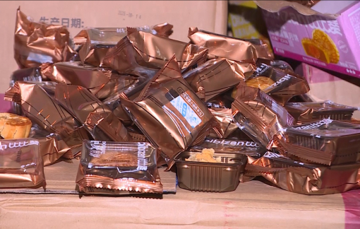 Hàng ngàn bánh trung thu nhập lậu bị thu giữ ngay trước rằm tháng Tám Hàng ngàn bánh trung thu nhập lậu bị thu giữ ngay trước rằm tháng Tám