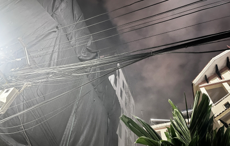 Cháy chung cư mini ở Hà Nội, người dân hoảng loạn kêu cứu