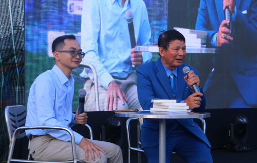 Tác giả Đoàn Hoài Trung ra mắt tiểu thuyết song ngữ "Hoa Tuyết"