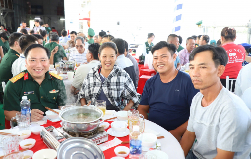 Bữa sáng đặc biệt giữa ngư dân và chính quyền TPHCM