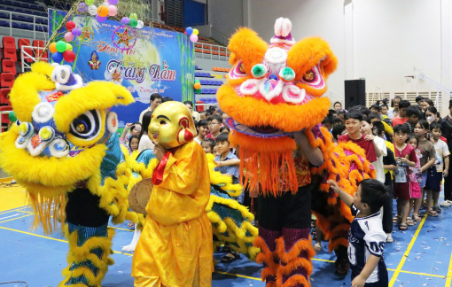 Trẻ em TPHCM vui đón Tết Trung thu