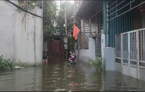 Khu dân cư chìm trong biển nước, chính quyền xin đắp đê khẩn cấp