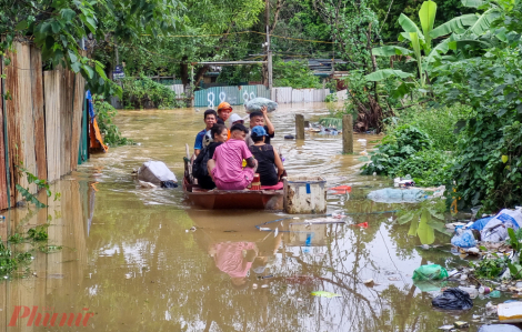 Bão số 11 áp sát, Hà Nội đề nghị tùy tình hình thời tiết xem xét cho học sinh nghỉ học