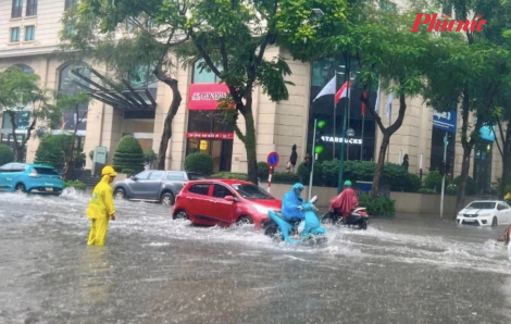 Hà Nội siết chặt an ninh giao thông, trực 24/24 ứng phó bão số 11