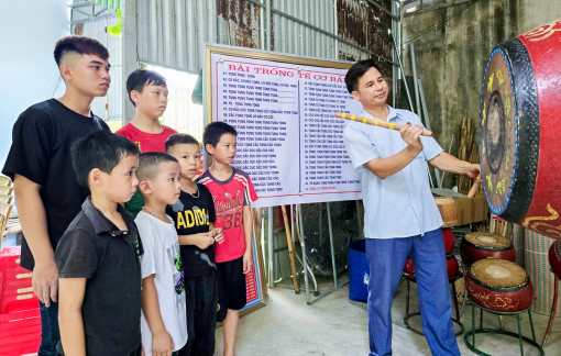 Giữ hồn quê trong những hồi trống tế