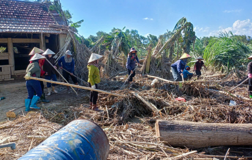 Lập 'tổ dọn nhà' hỗ trợ người dân sau lũ