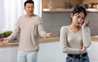 Chồng cộc cằn, vợ héo hon