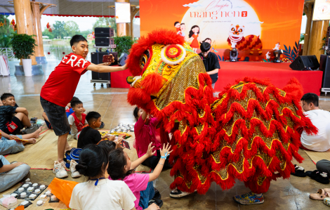 Mang Trung thu ấm áp đến với trẻ em khó khăn