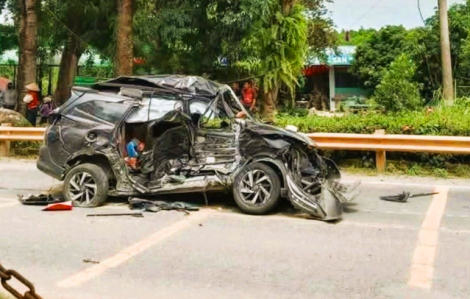 Ô tô va chạm với xe đầu kéo khiến 4 người thương vong