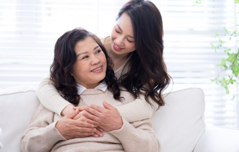Trả lương cho chị dâu chăm sóc mẹ già