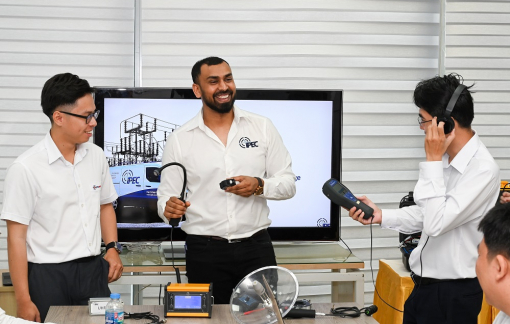 10 kỹ sư EVNHCMC được đào tạo chuẩn quốc tế về kiểm tra phóng điện cục bộ