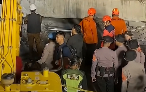 Sập trường học ở Indonesia: Đã tìm thấy 50 thi thể học sinh, gần 20 em còn mất tích Sập trường học ở Indonesia: Đã tìm thấy 50 thi thể học sinh, gần 20 em còn mất tích