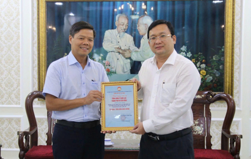 Ngành điện TPHCM hỗ trợ 300 triệu đồng khắc phục hậu quả bão số 10