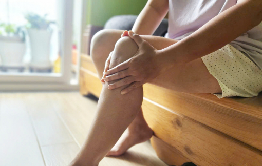 Sai lầm khiến đau xương khớp nặng hơn vào mùa mưa lạnh
