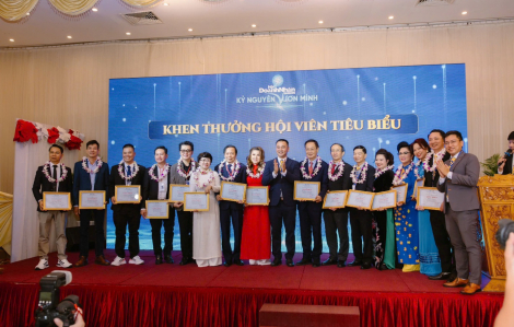 Hội Doanh nhân Sài Gòn vinh danh 12 doanh nhân tiêu biểu gắn bó 20 - 40 năm