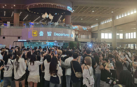 Sân bay thành sàn catwalk và sự hỗn loạn gây tranh cãi