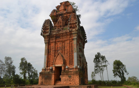 Tháp Cánh Tiên đẹp tựa cánh tiên bay