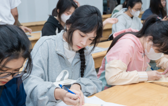 Trường đại học ở TPHCM dự kiến miễn học phí, hỗ trợ 3 triệu đồng/tháng cho sinh viên tuyển thẳng