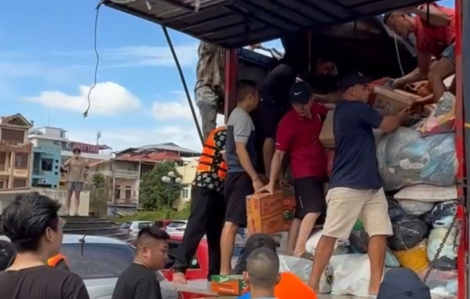 Cả nước hướng về người dân vùng lũ