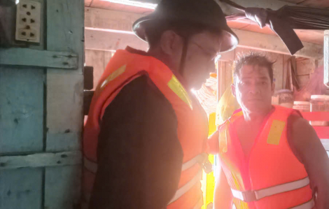 Cứu thành công ngư dân trôi dạt trên biển Cà Mau