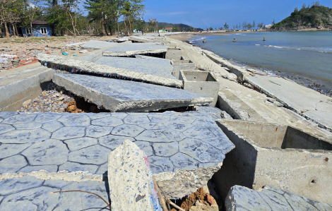 Biển Cửa Lò tan hoang sau “bão chồng bão”