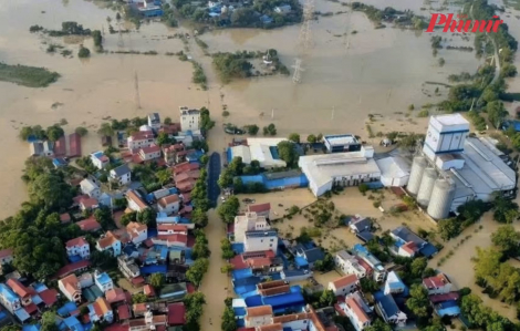 Cận cảnh gần 10.000 dân Hà Nội bị cô lập do lũ sông Cầu dâng cao