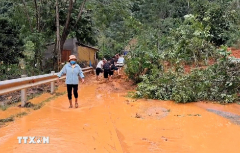 Hạ tầng giao thông đường bộ thiệt hại gần 1.000 tỷ đồng do bão số 10